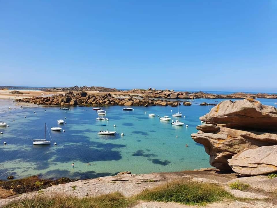 studio exposé plein sud vu sur le port de plaisance Perros-Guirec Exterior foto